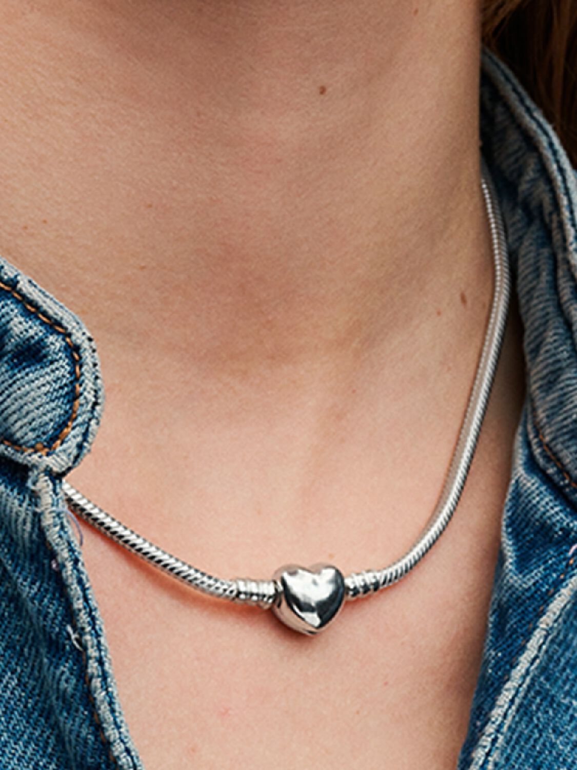 SS24_A_PDP_Model_Single_54_1x1_RGB_necklace