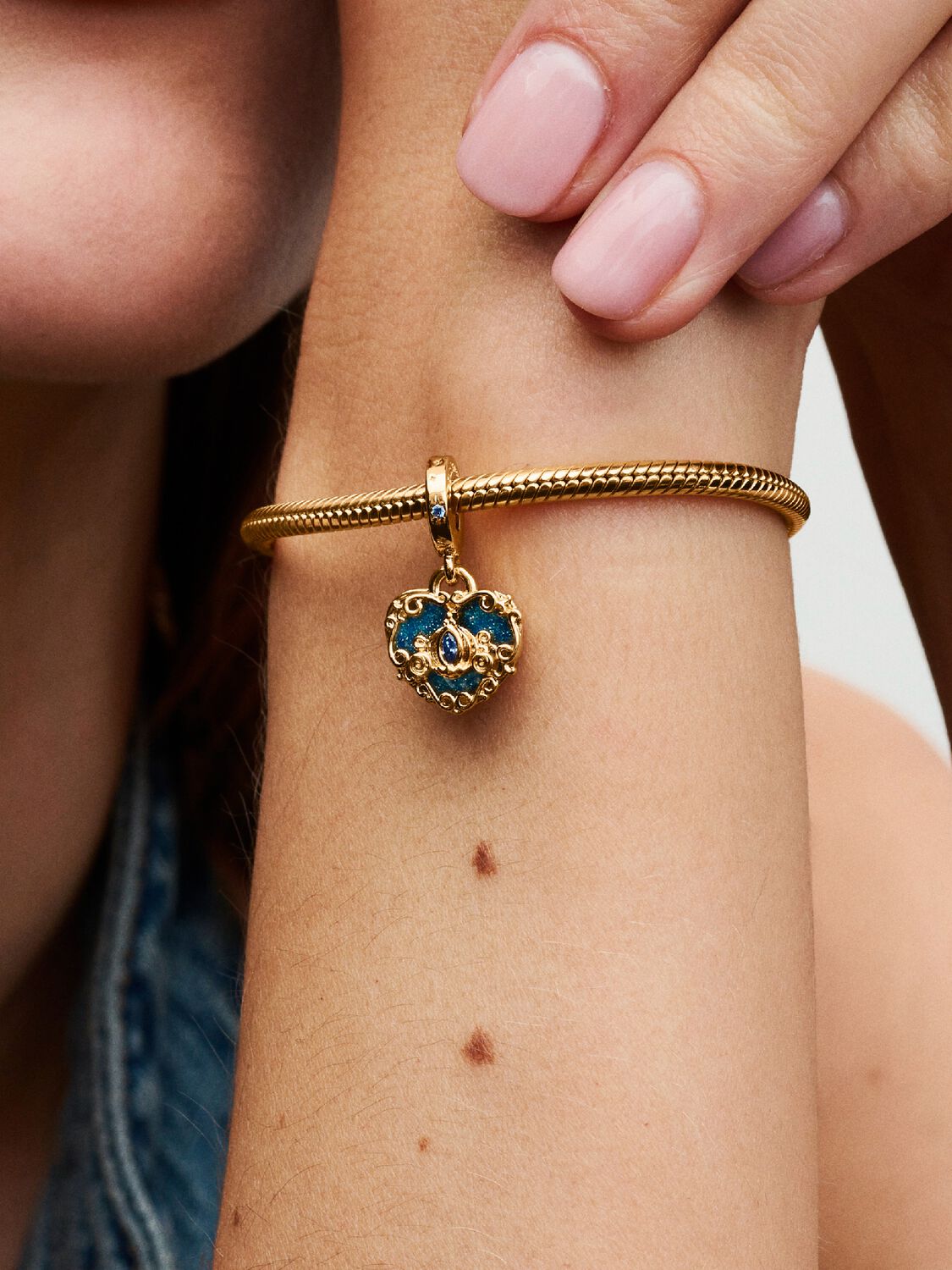 SS24_A_PDP_Model_Single_56_1x1_RGB_charm