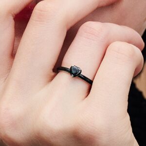 SS24_A_PDP_Model_Single_67_1x1_RGB_ring