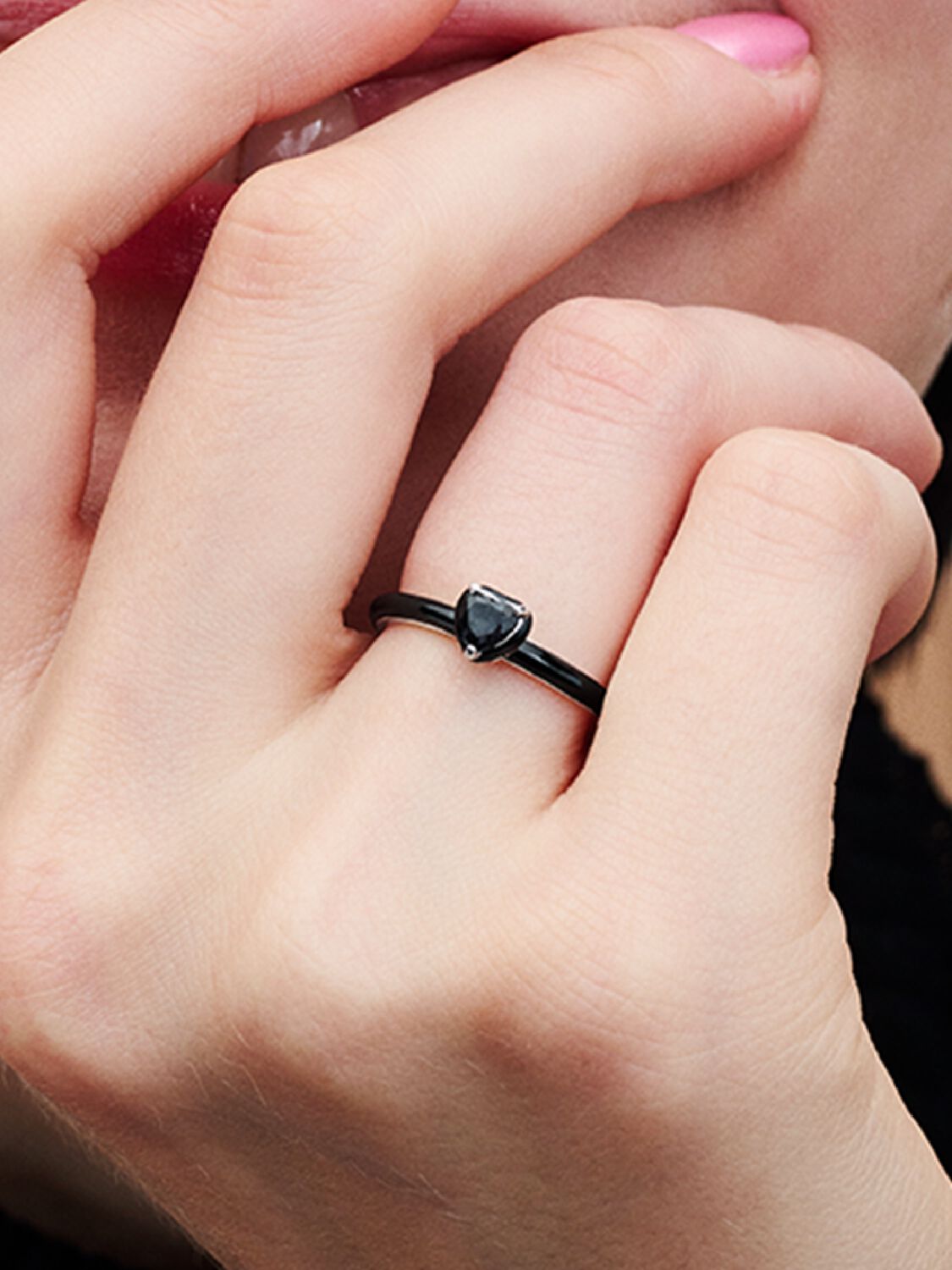 SS24_A_PDP_Model_Single_67_1x1_RGB_ring