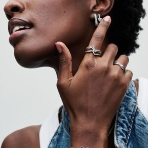 SS24_A_PDP_Model_Styled_05_1x1_RGB