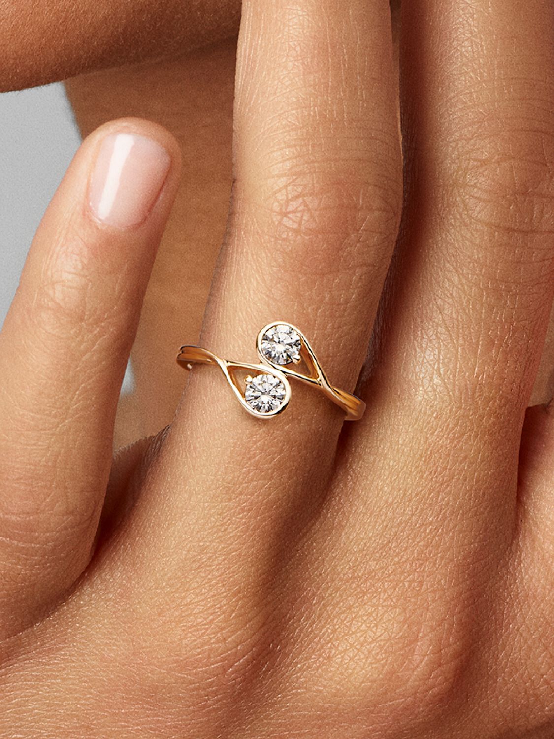 152584C01_ABC123_MODEL_eCOM_01_RGB_ring