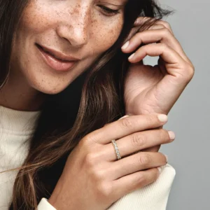 160050C01_ABC123_MODEL_eCOM_01_RGB