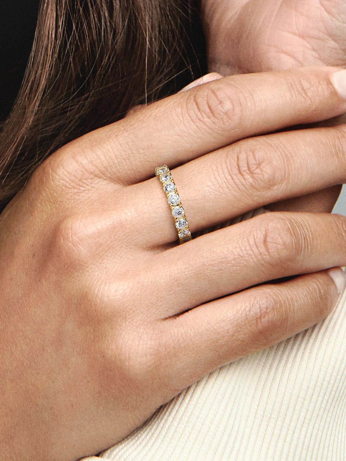 160050C01_ABC123_MODEL_eCOM_02_RGB