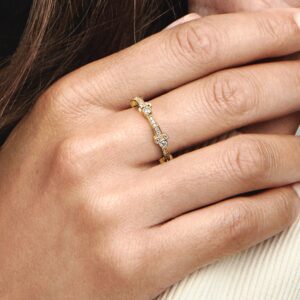 162957C01_ABC123_MODEL_eCOM_02_RGB