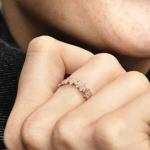 180934CZ_ABC123_MODEL_eCOM_02_RGB