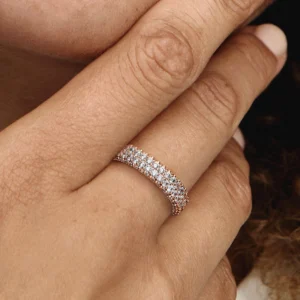 182629C01_ABC123_MODEL_eCOM_02_RGB