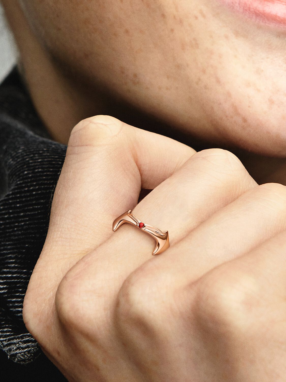 182756C01_ABC123_MODEL_eCOM_02_RGB