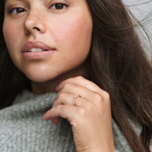 189095C01_ABC123_MODEL_eCOM_01_RGB