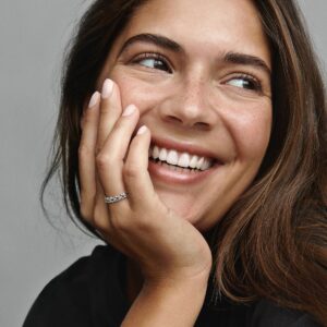 190029C00_ABC123_MODEL_eCOM_01_RGB