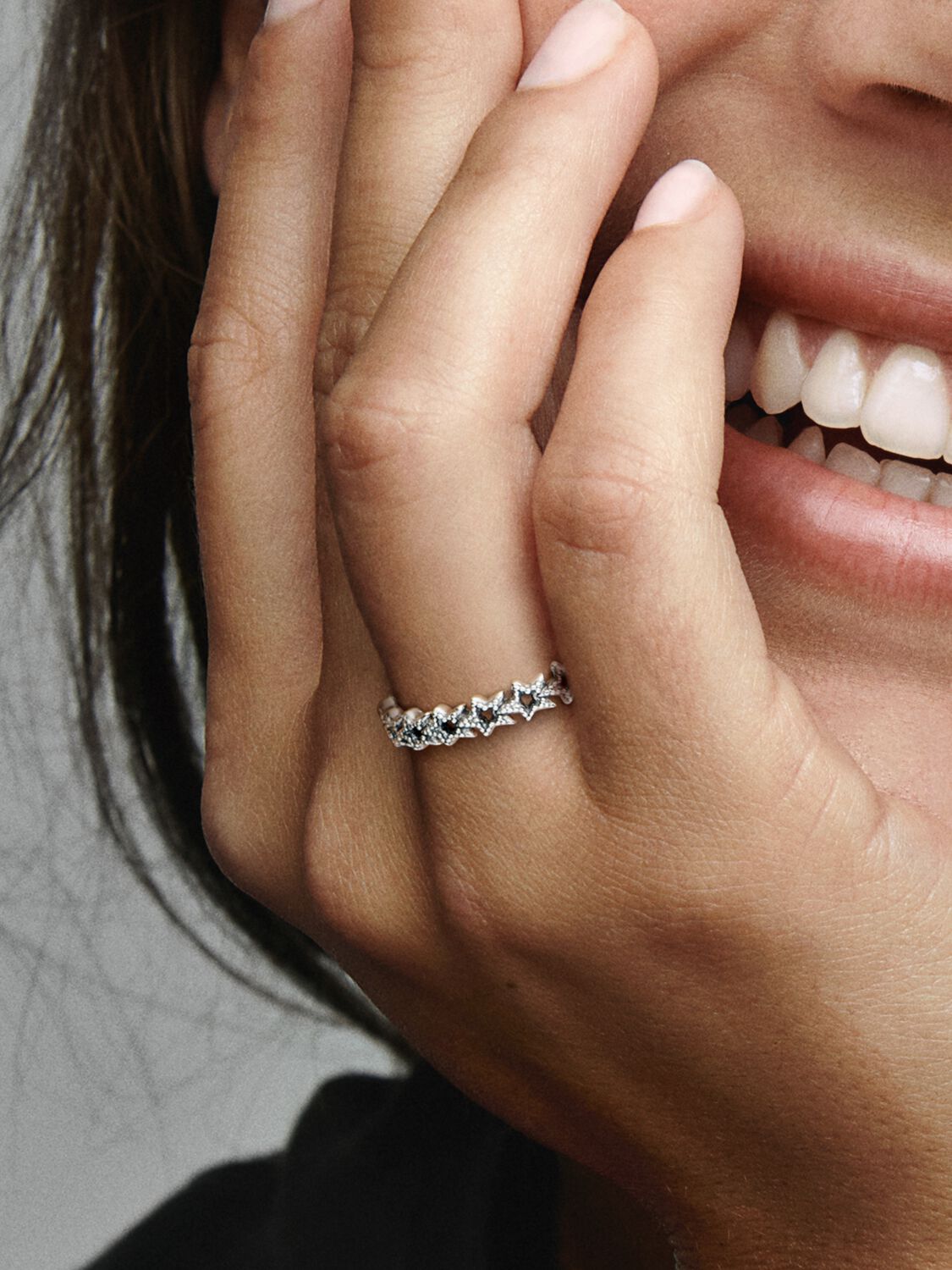 190029C00_ABC123_MODEL_eCOM_02_RGB