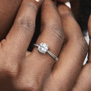 190052C01_ABC123_MODEL_eCOM_02_RGB