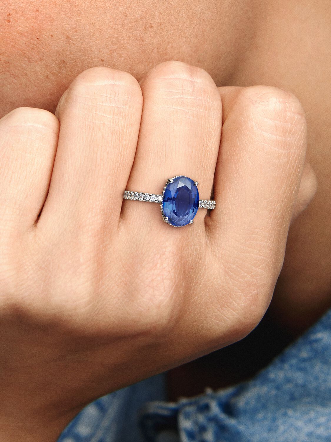 190056C01_ABC123_MODEL_eCOM_02_RGB