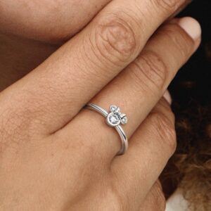 190074C01_ABC123_MODEL_eCOM_02_RGB