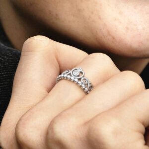 190880CZ_ABC123_MODEL_eCOM_02_RGB