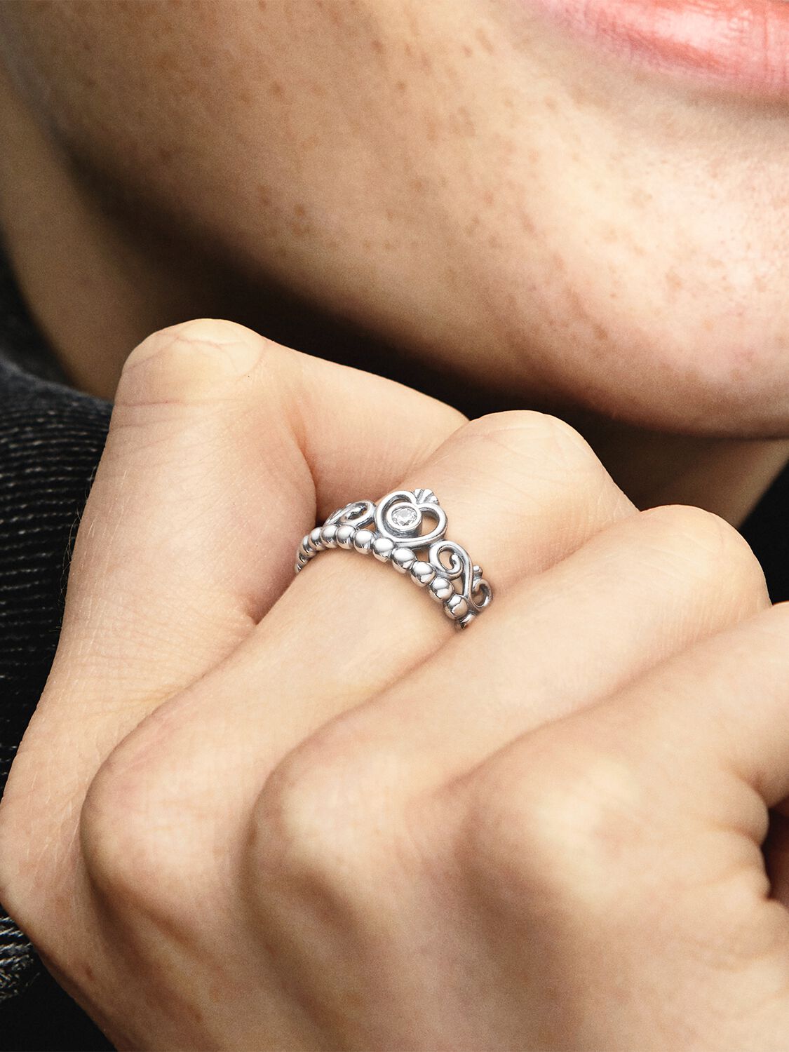 190880CZ_ABC123_MODEL_eCOM_02_RGB