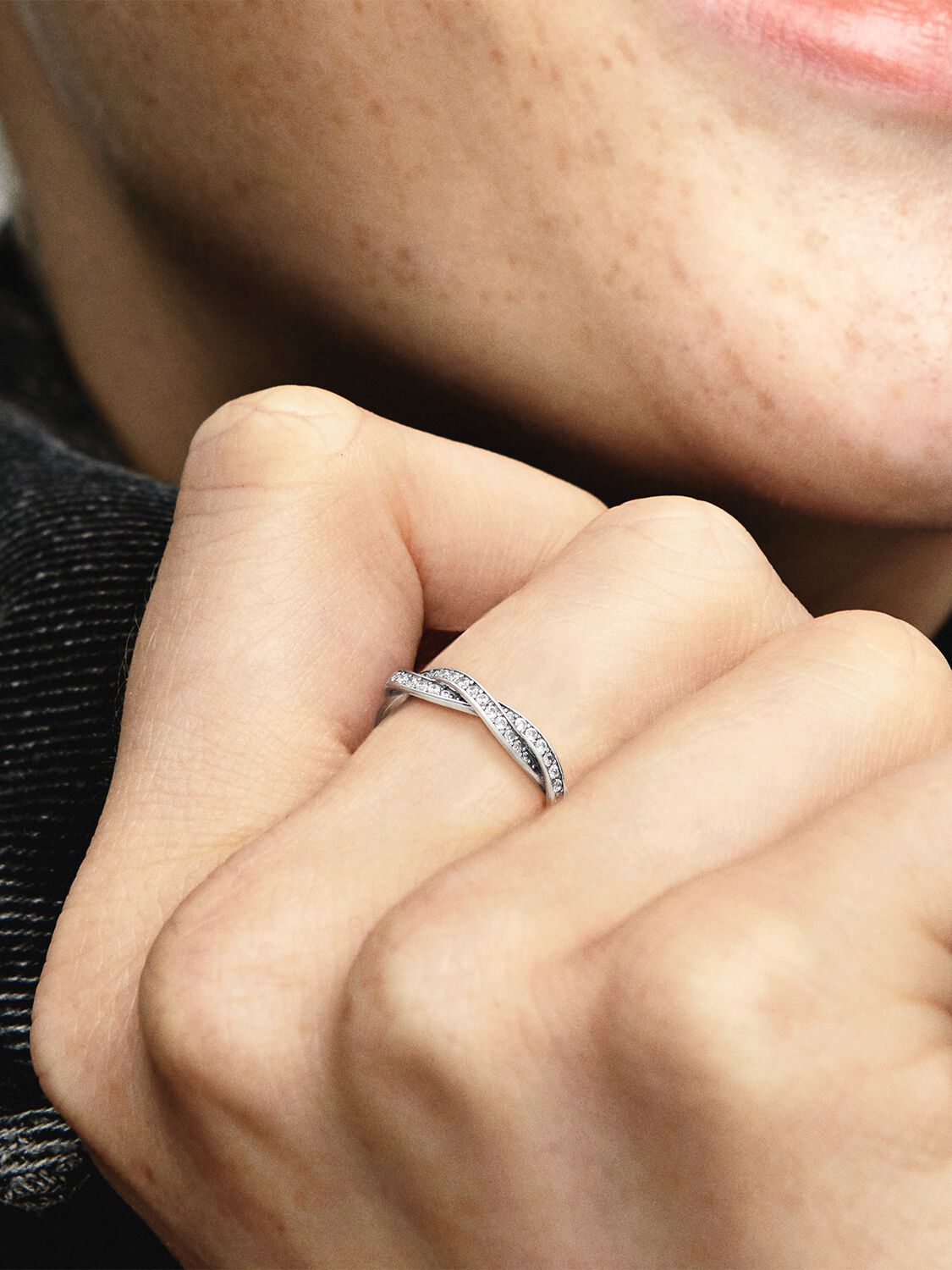 190892CZ_ABC123_MODEL_eCOM_02_RGB