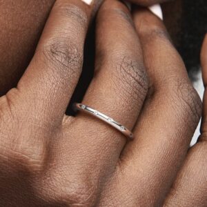 190945CZ_ABC123_MODEL_eCOM_02_RGB