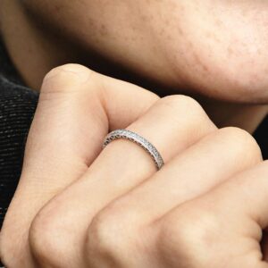 190963CZ_ABC123_MODEL_eCOM_02_RGB