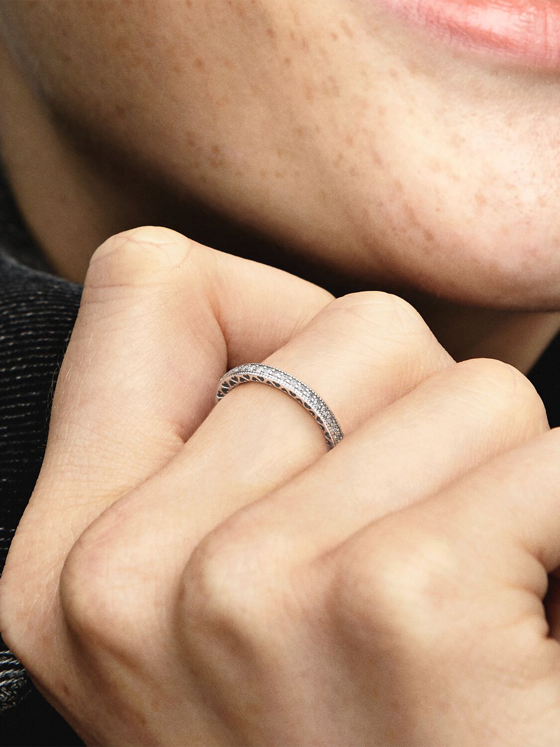 190963CZ_ABC123_MODEL_eCOM_02_RGB