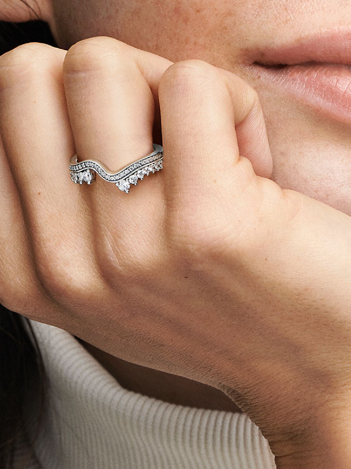 192543C01_ABC123_MODEL_eCOM_01_RGB_ring