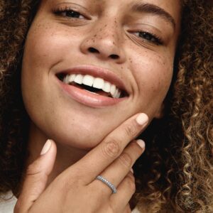 192627C01_ABC123_MODEL_eCOM_01_RGB