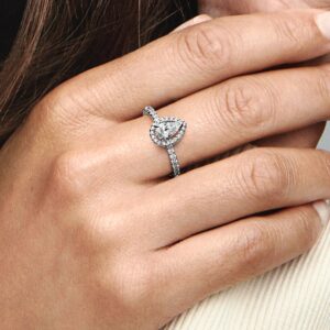 192835C01_ABC123_MODEL_eCOM_02_RGB