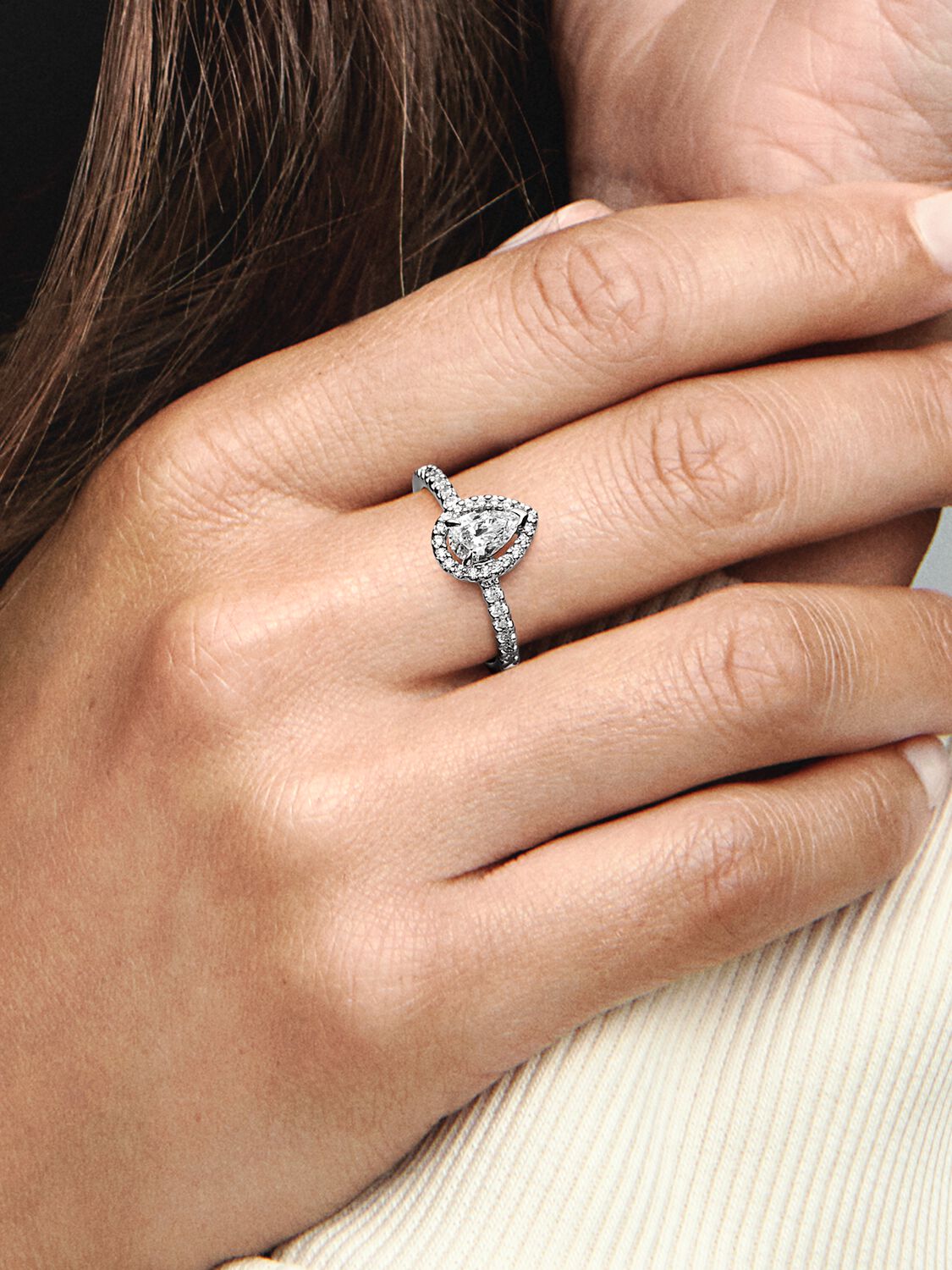 192835C01_ABC123_MODEL_eCOM_02_RGB