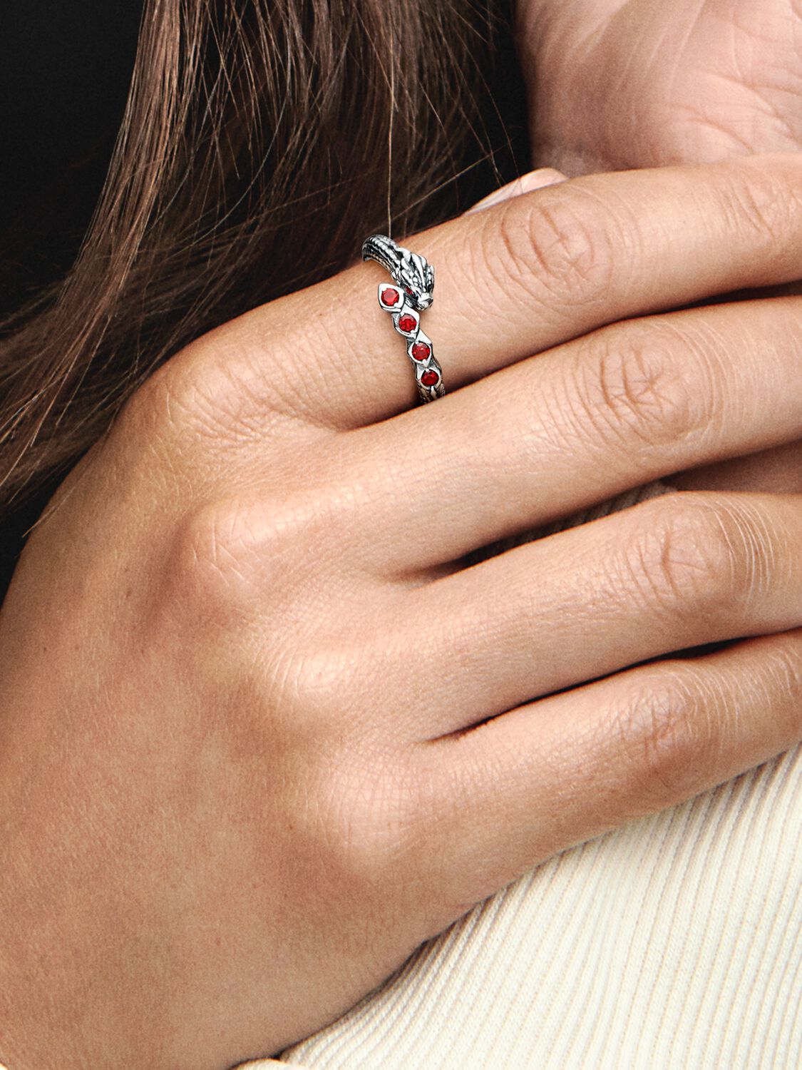 192968C01_ABC123_MODEL_eCOM_02_RGB