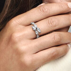 193004C01_ABC123_MODEL_eCOM_02_RGB