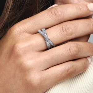 193022C01_ABC123_MODEL_eCOM_02_RGB