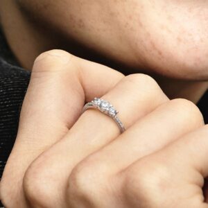 196242CZ_ABC123_MODEL_eCOM_02_RGB