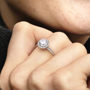 196250CZ_ABC123_MODEL_eCOM_02_RGB