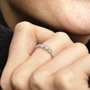 198492C01_ABC123_MODEL_eCOM_02_RGB