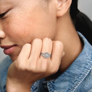 199408C01_ABC123_MODEL_eCOM_01_RGB