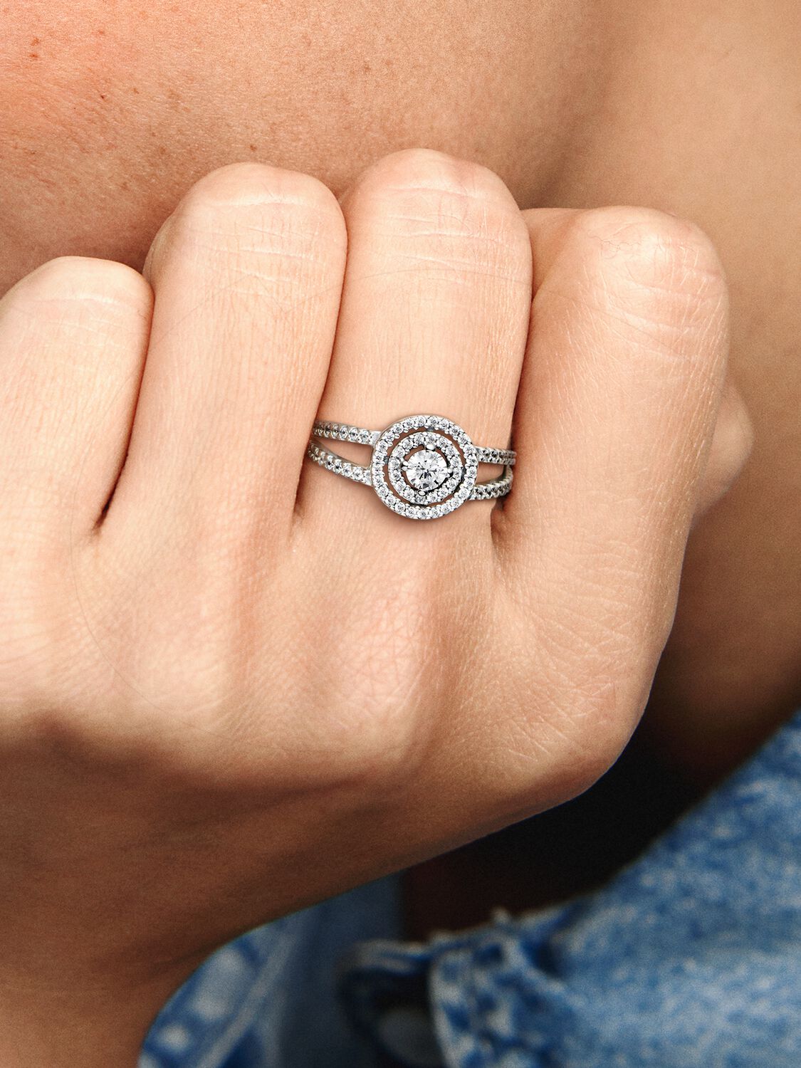 199408C01_ABC123_MODEL_eCOM_02_RGB