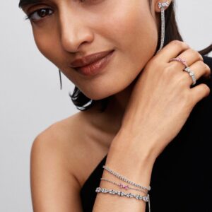 2025Q4G_collection_timeless_go_ac_tp_pdp_model_styled_02_1x1_RGB