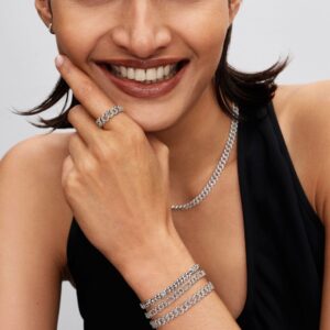 2025Q4G_collection_timeless_go_ac_tp_pdp_model_styled_03_1x1_RGB