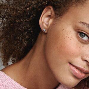 290012C01_ABC123_MODEL_eCOM_01_RGB