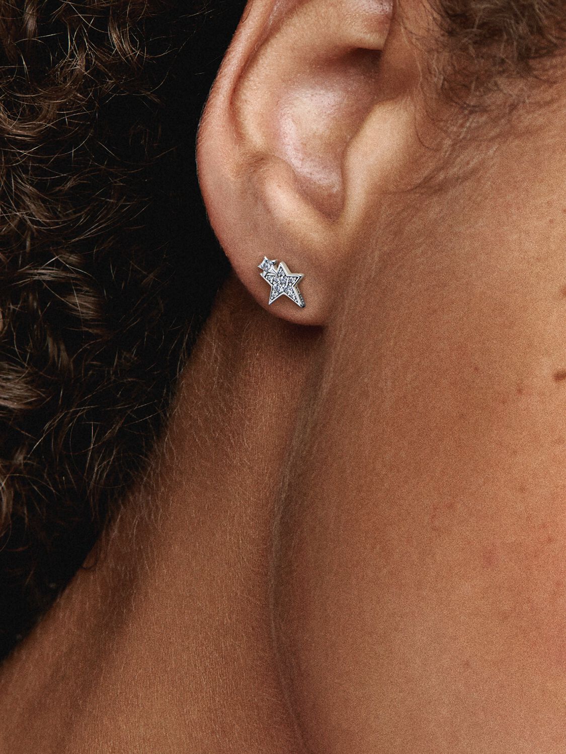 290012C01_ABC123_MODEL_eCOM_02_RGB