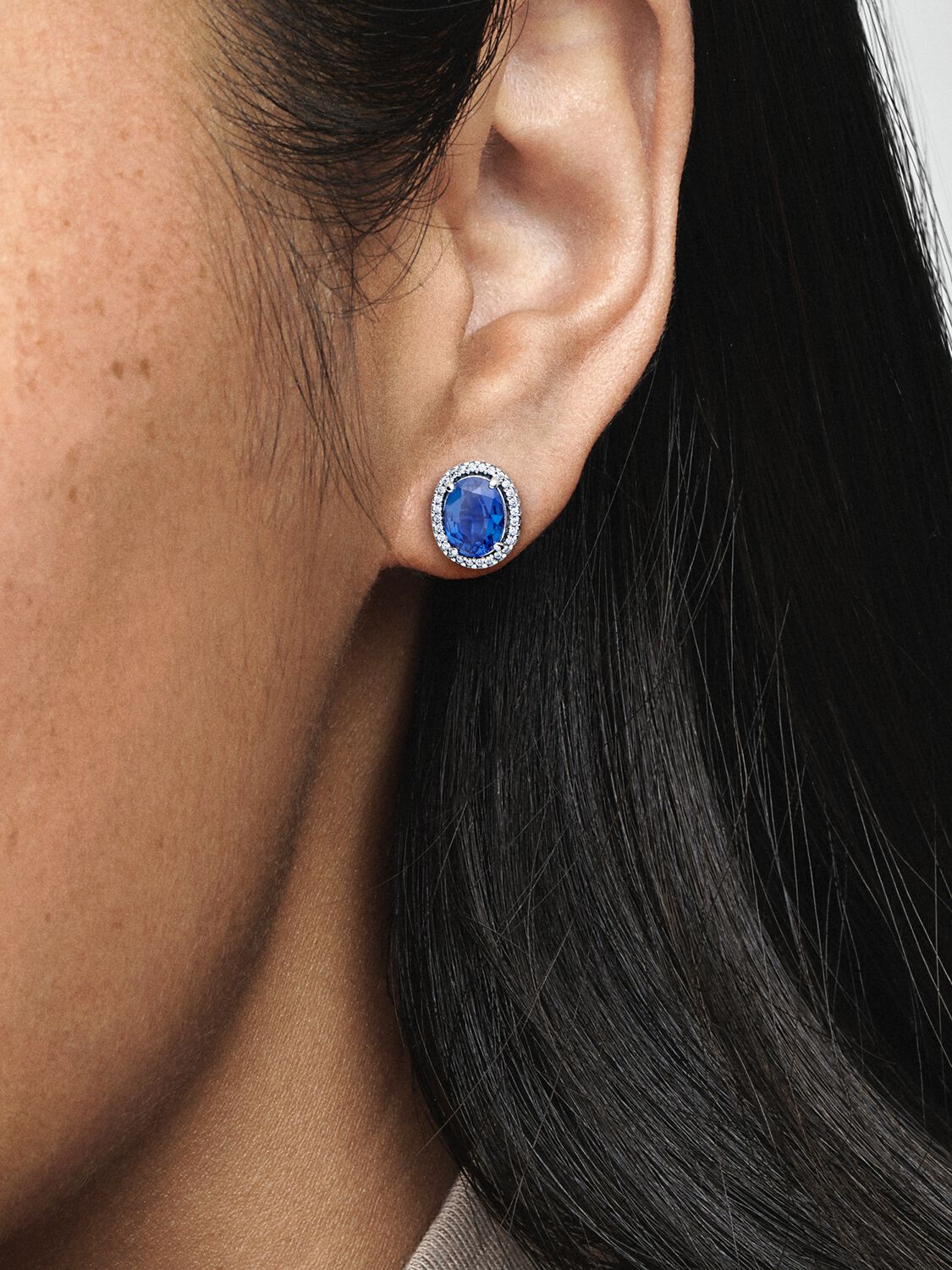 290040C01_ABC123_MODEL_eCOM_02_RGB