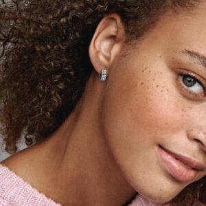 290058C01_ABC123_MODEL_eCOM_01_RGB