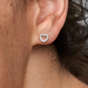 290528CZ_ABC123_MODEL_eCOM_02_RGB