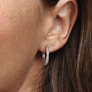 290558CZ_ABC123_MODEL_eCOM_02_RGB