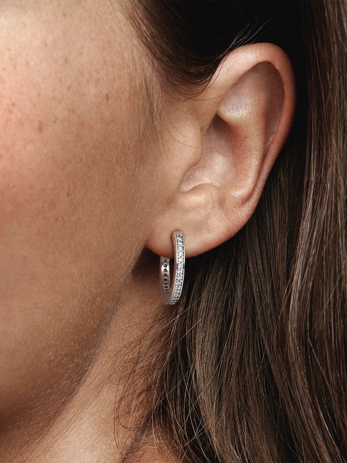 290558CZ_ABC123_MODEL_eCOM_02_RGB