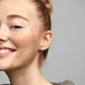 290591CZ_ABC123_MODEL_eCOM_01_RGB