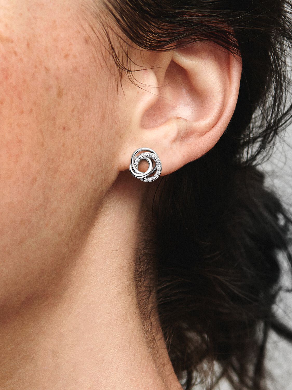 291076C01_ABC123_MODEL_eCOM_02_RGB