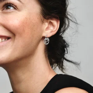 291156C01_ABC123_MODEL_eCOM_01_RGB