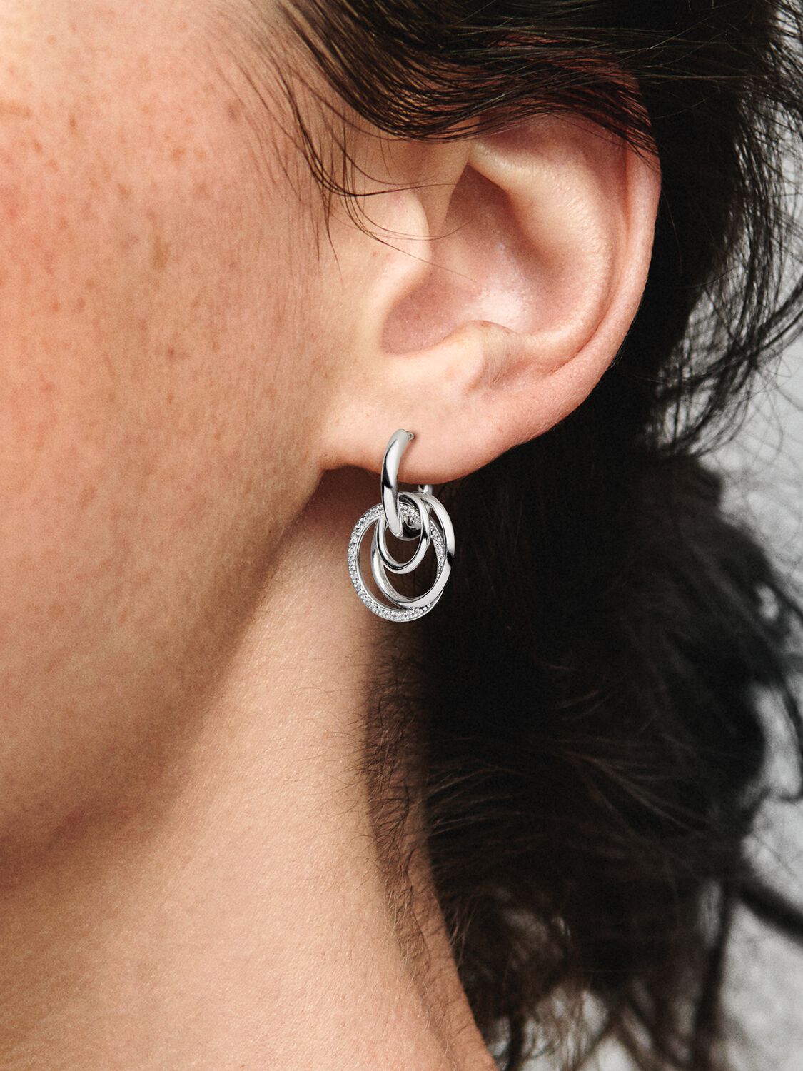 291156C01_ABC123_MODEL_eCOM_02_RGB