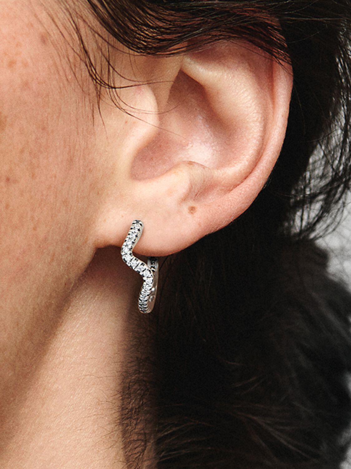 292545C01_ABC123_MODEL_eCOM_01_RGB_earring